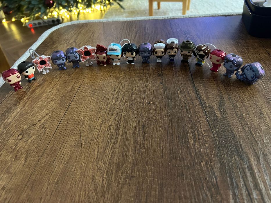 Фигурки из киндеров очень странные дела