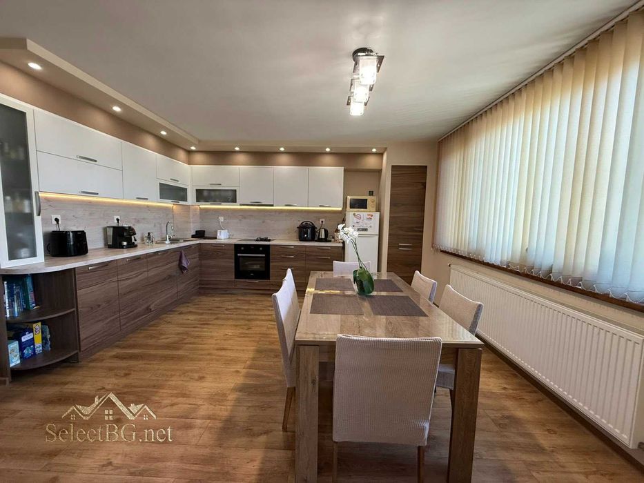 Продава се Многостаен апартамент в Велико Търново, Център - 136 кв.м за 2028 €/кв.м - Снимка #1