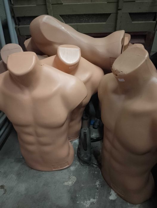 Манекени мъшки с телесен цвят
