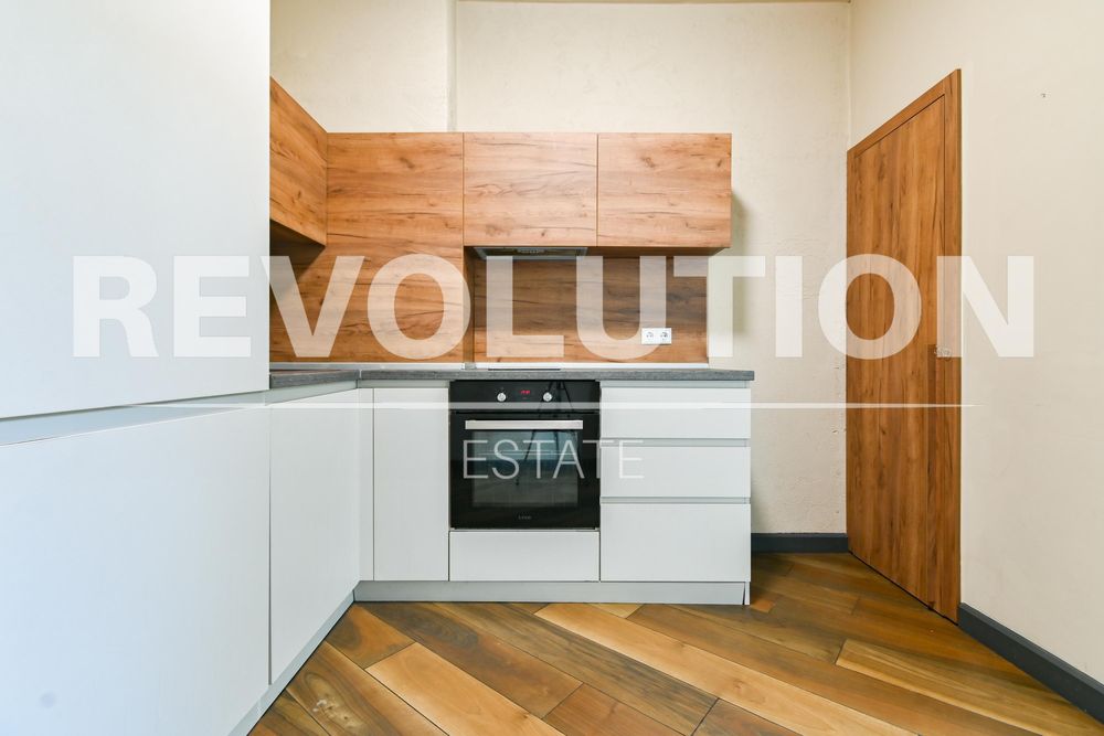 Дава се под наем Двустаен апартамент в София, Център - 86 кв.м за 950 € - Снимка #1