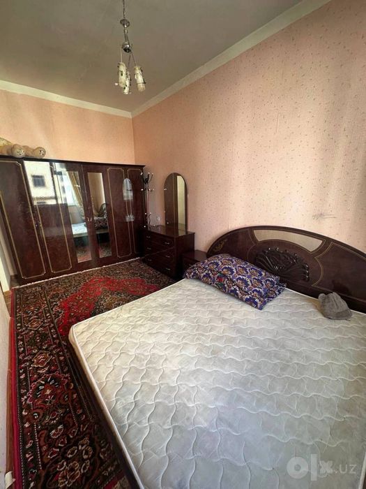 Яккасарайский район, рядом с метро Ойбек.