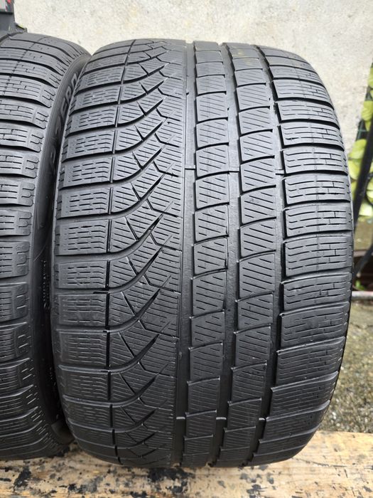 Vând două anvelope de iarna pirelli 305 30 21  dot 2821
