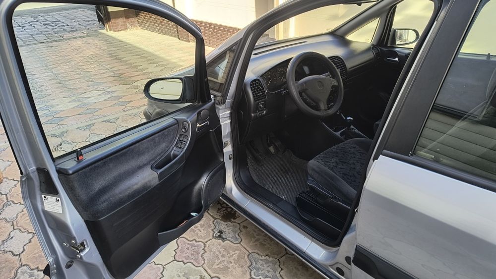 Опель Зафира 2000 год