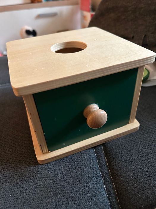 Монтесори кутия с топче