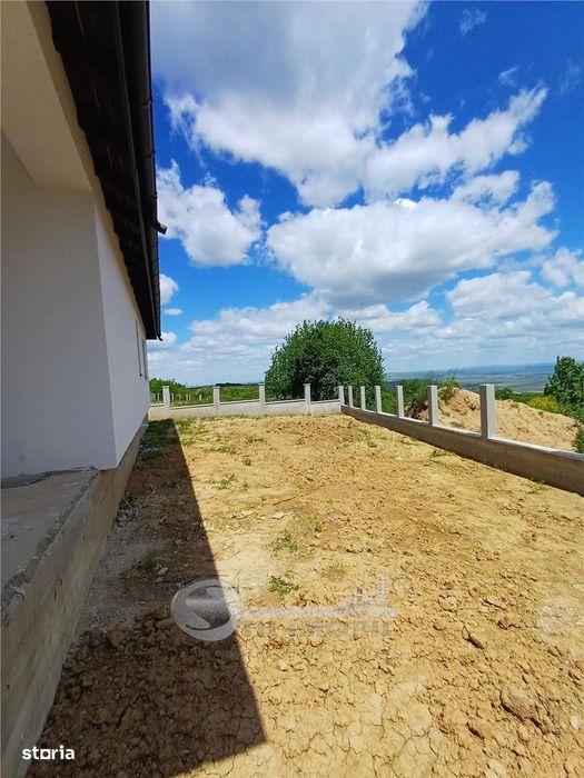 Casa de vanzare I Paun, Barnova I 4 camere, 2 bai I 500 mp teren