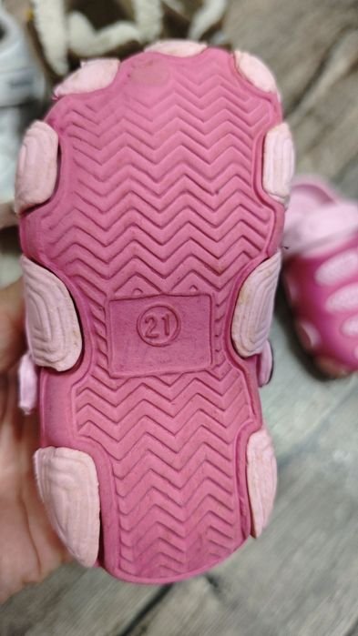 Продам обувь на девочку