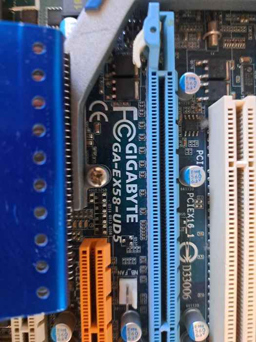 Дънна платка EX58-UD5 Socket1366 ATX, процесор I7 920 и RAM 16GB