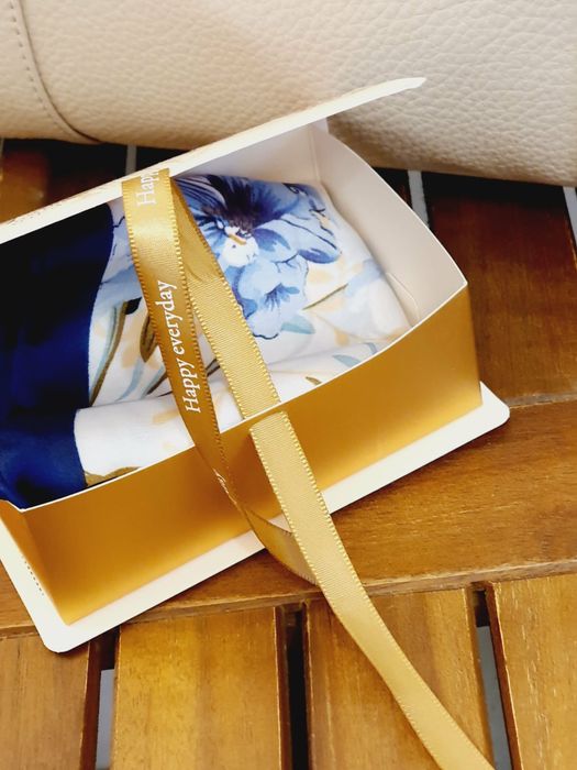 Eșarfă blue satinată elegantă 70x70 | Box Ready to Gift | Cadou sigur