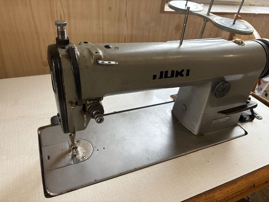 Професионална  индустриална шевна машина JUKI