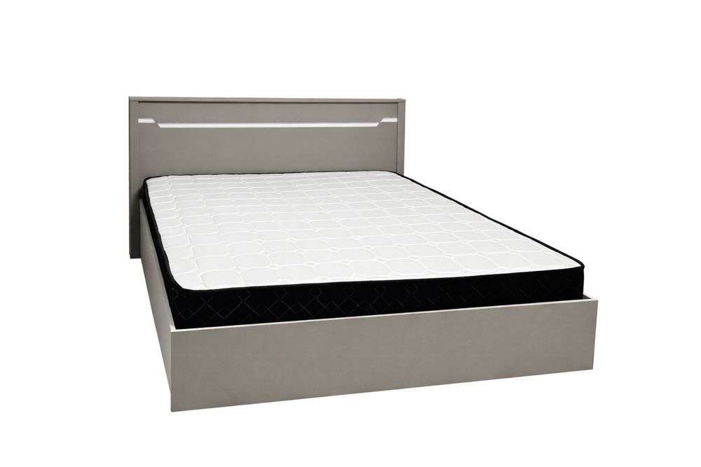 Продам кровать и тумбы