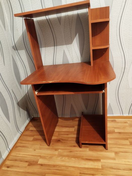 Продается компьютерный стол