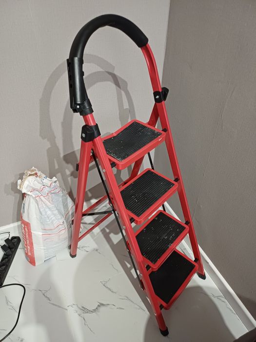 Продам  стремянку