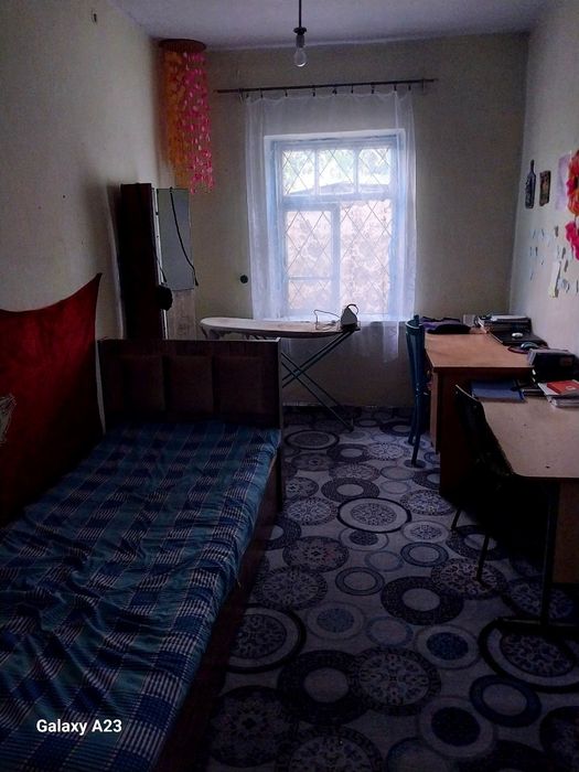 Hovli uy  sotiladi srochna Toshkent viloyati, Olmaliq shahrida