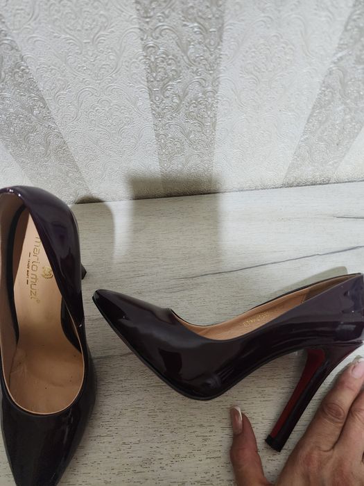 Туфли на каблуке лодочки