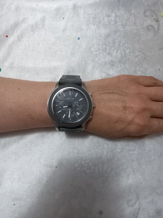 Dkny qol soati yangi