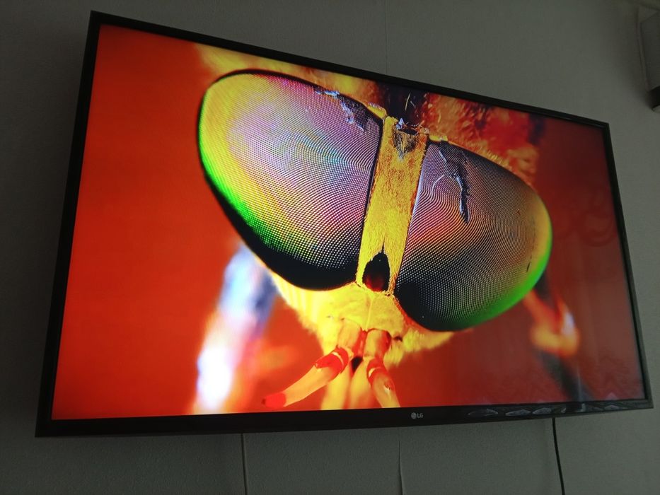 LG-82см.Smart WIFI T2