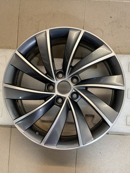 Оригинална алуминиева джанта