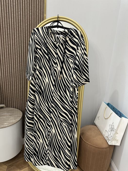 Женская одежда, платье