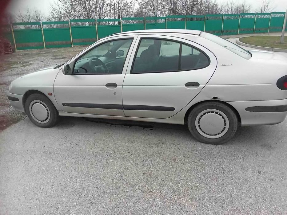 Продавам Рено Меган