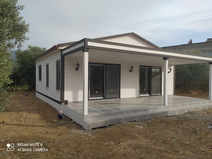Vand case pe structura metalica din panouri sandwich termoizolante