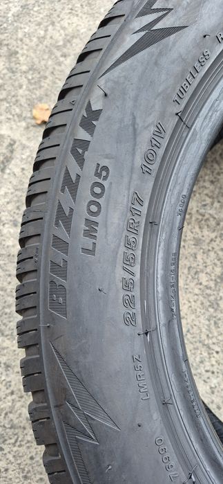 4 anvelope iarna runflat Bridgestone 225/55/17 .Pretul este pe bucata.
