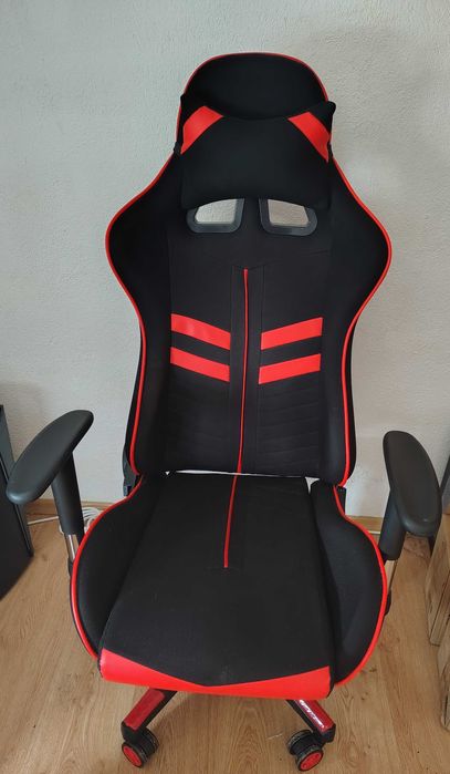 Настолен компютър,потходящ за игри и работа.