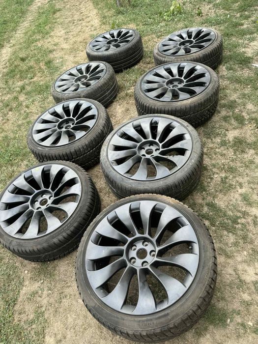 Set jante 21” cu anvelope Pirelli vară + iarnă – originale Tesla Model