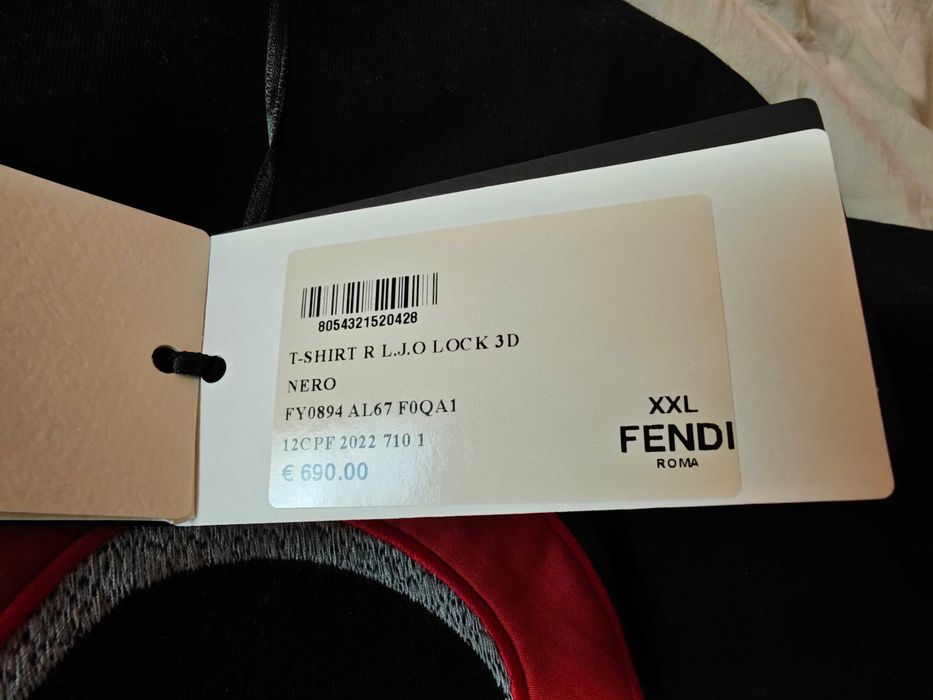 FENDI нова оригинална тениска XXL