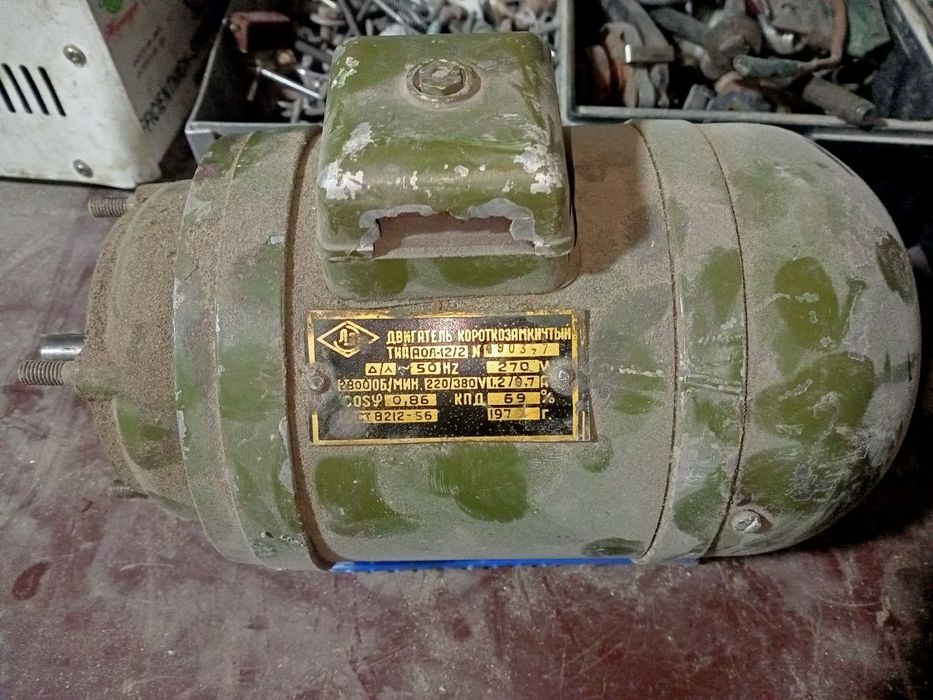 Продаётся мотор  Рабочий