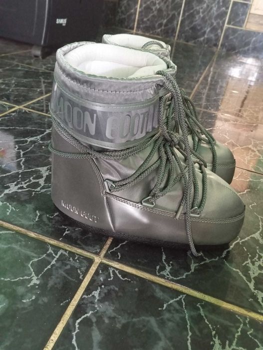 Vând Moon Boots noi,nepurtate