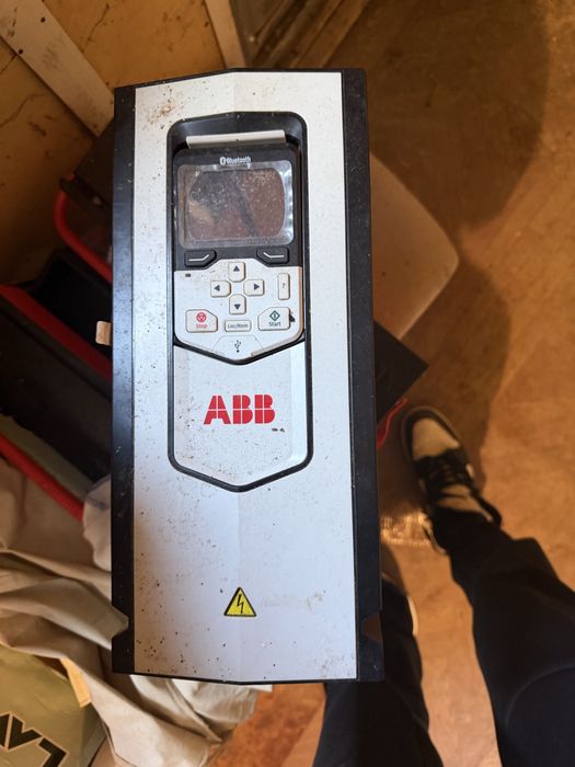 „Invertor ABB ACS880-01-021A-5 – nou, nefolosit, 18 kVA, 21A, IP20”