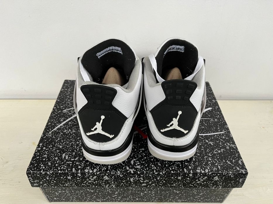 Vând Air Jordan 4Retro Military Black