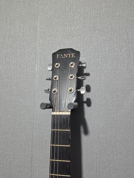 Акустическая гитара