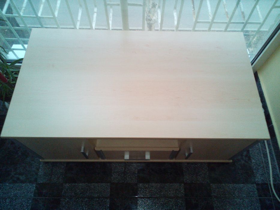 Vând comodă plus etajeră.