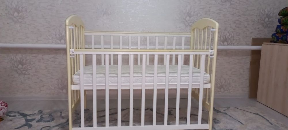 Коляска,кровать идеальеном состоянии