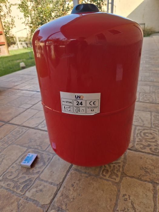 Продам расширительный бочек.