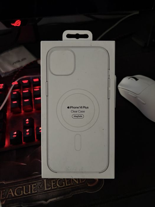 Оригинальный чехол на iPhone 14 Plus прозрачный