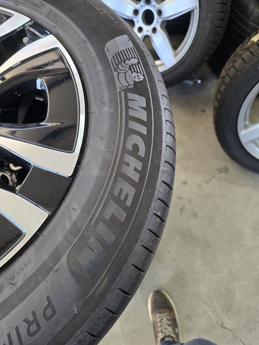 4 Броя 215/65/17 Michelin 2x6,5mm 2x5,8mm