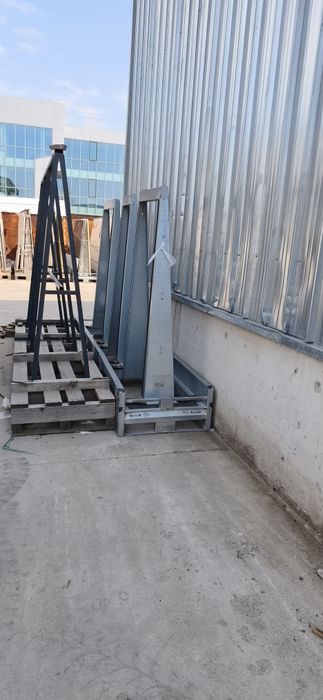 Метални стойки за камък