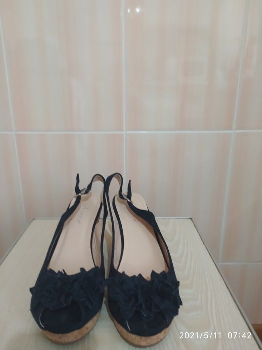 Продам босоножки