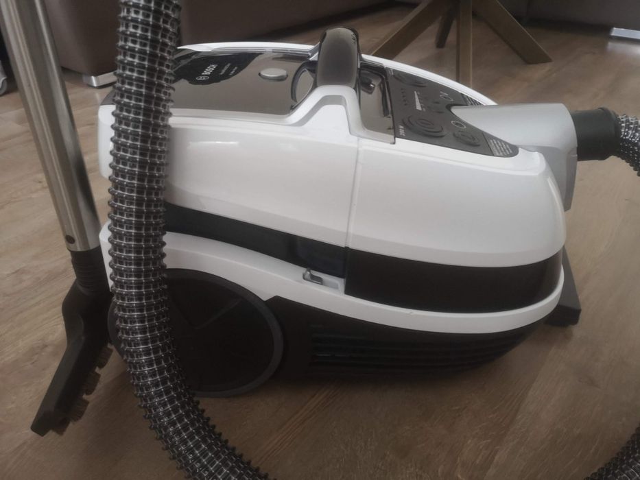 Прахосмукачка Bosch за сухо и мокро почистване