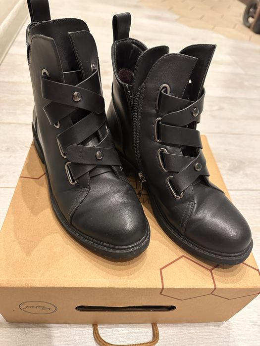 Женские ботинки