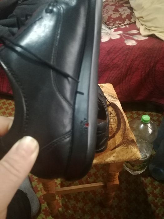 Vand pantofi de bărbat