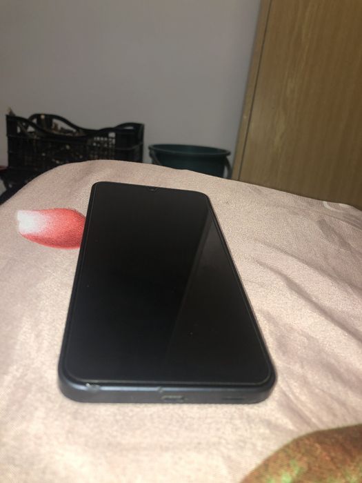 Vând samsung A 16 8 ram 256.