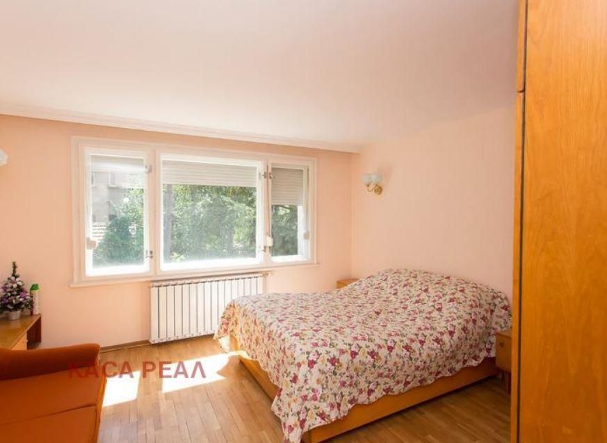 Дава се под наем Къща в София, Център - 150 кв.м за 1200 € - Снимка #4