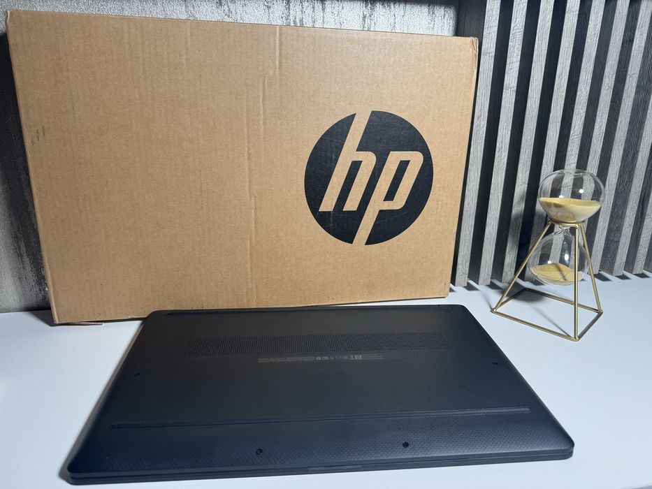 Laptop HP 17’’ 17-CN0222NG 8GB RAM NOU