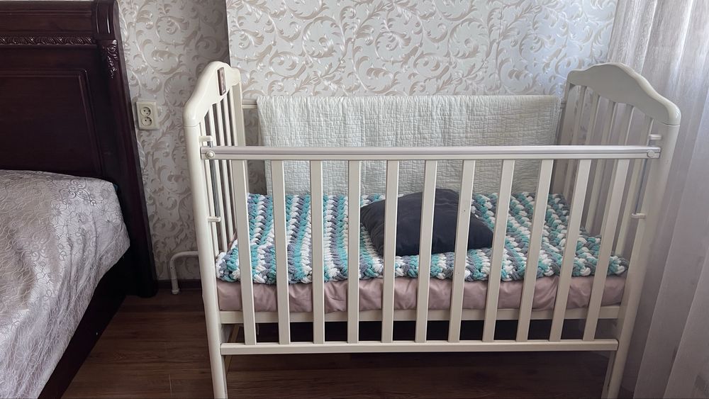 Продам детский стульчик и манеж