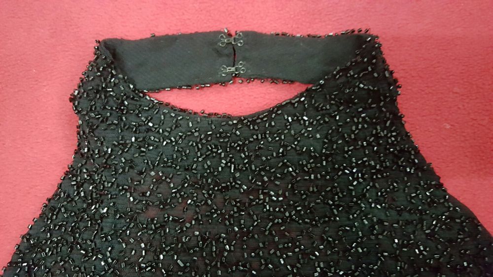 Maieu negru cu margele negre