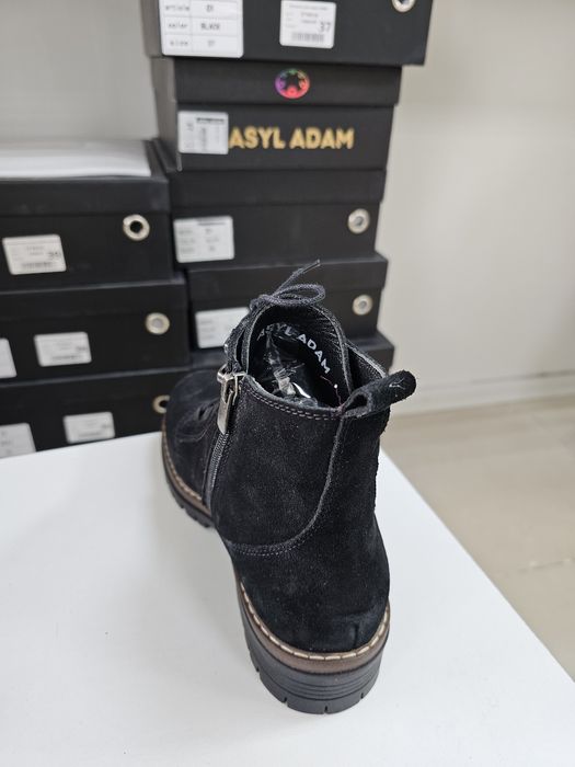 Зимние замшевые ботинки