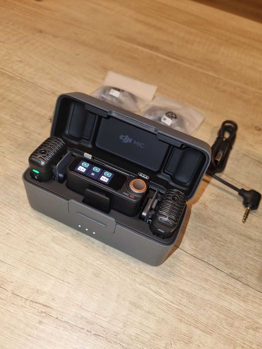 комплект микрофони DJI Mic 2 (2 TX + 1 RX) + зареждаща кутия и аксесоари